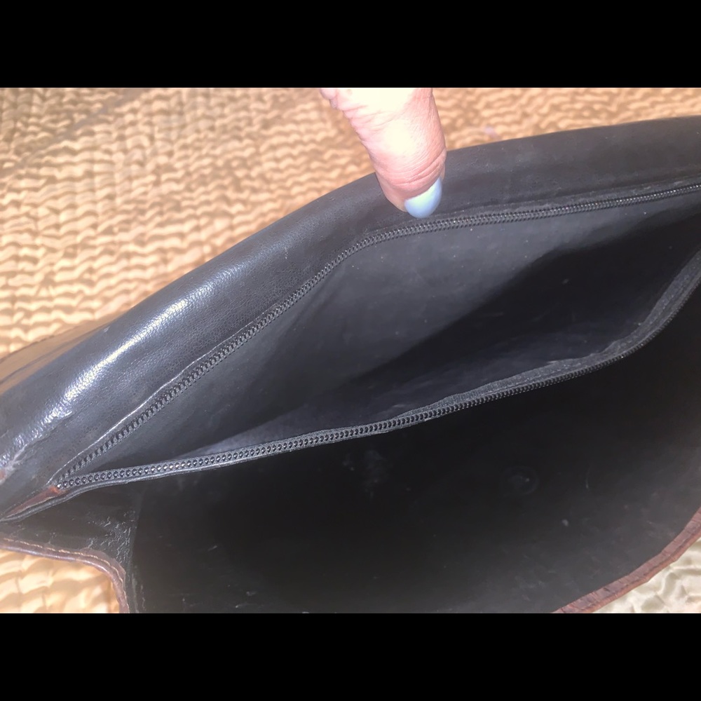 Alligator attaché case. (One single skin) - Picture 6 of 7